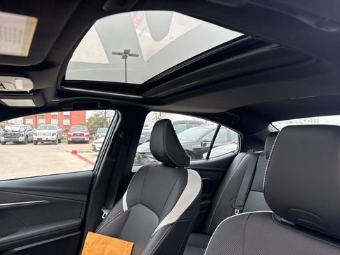 Used 2025 Toyota Camry SE image 11