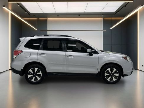 Used 2018 Subaru Forester 2.5i Premium w/ Protection Package #1 AWD/4WD image 7