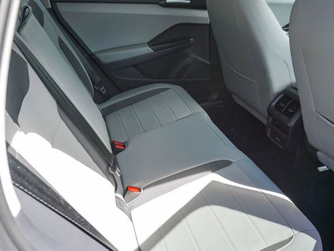 Used 2022 Volkswagen Taos SE image 15