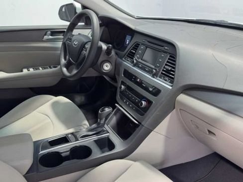 Used 2015 Hyundai Sonata SE w/ Option Group 09 FWD image 12