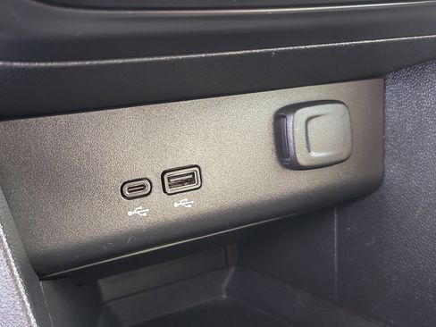 Used 2025 Buick Encore GX Preferred image 23