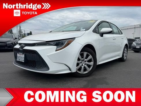 Used 2022 Toyota Corolla LE FWD image 2