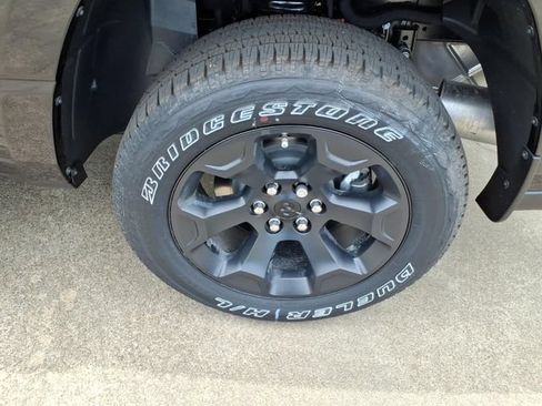 New 2026 RAM 1500 Express AWD/4WD image 18
