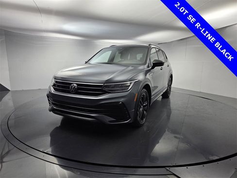 Used 2022 Volkswagen Tiguan SE R-Line image 4