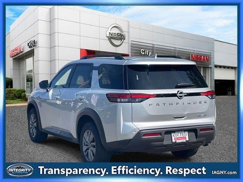 Certified 2024 Nissan Pathfinder SV image 8