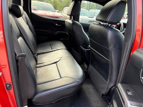 Used 2018 Toyota Tacoma TRD Sport AWD/4WD image 20