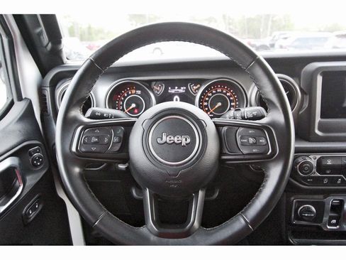 Used 2022 Jeep Wrangler Willys image 12