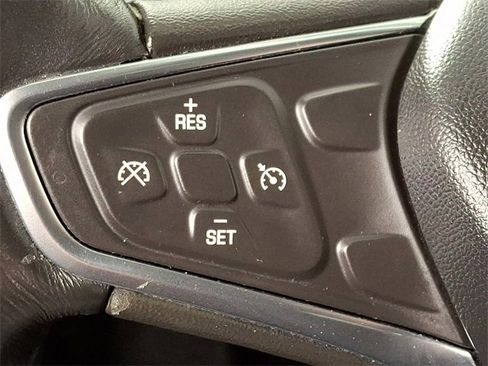 Used 2017 Chevrolet Malibu LT image 20