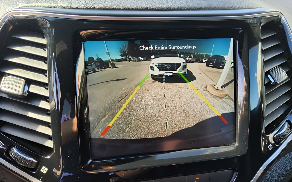 Used 2021 Jeep Cherokee High Altitude AWD/4WD image 11