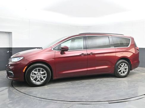 Used 2021 Chrysler Pacifica Touring w/ Cold Weather Group FWD image 11