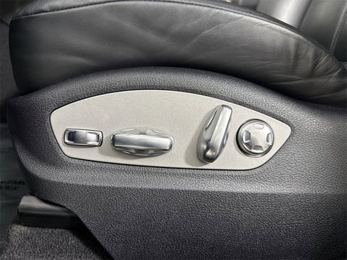 Certified 2023 Porsche Macan image 40