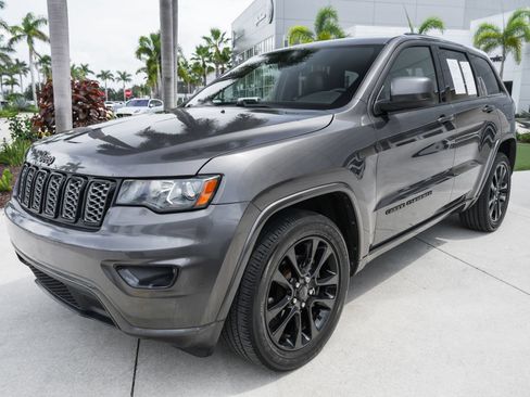 Used 2019 Jeep Grand Cherokee Altitude RWD image 6