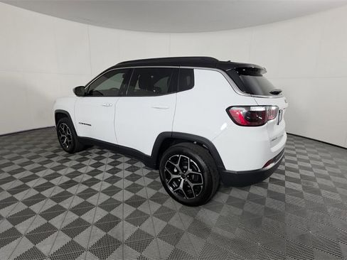 Certified 2025 Jeep Compass Limited image 7