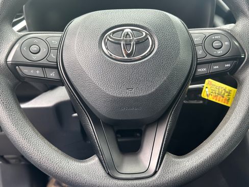 Used 2021 Toyota RAV4 LE image 11