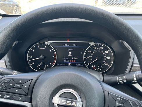 Used 2025 Nissan Altima 2.5 SV image 40