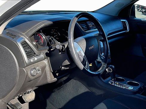 Used 2016 GMC Acadia SLE image 12