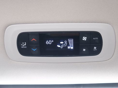 Used 2022 Chrysler Pacifica Touring-L FWD image 33
