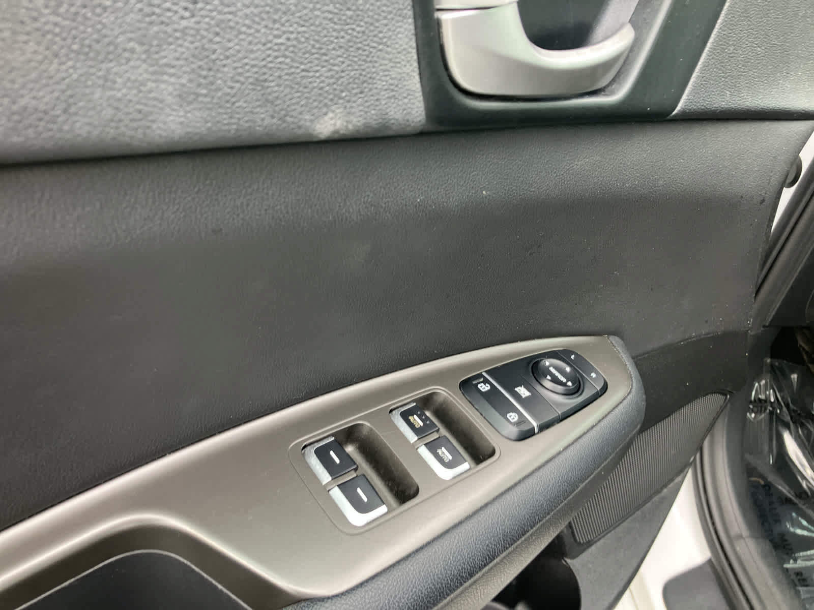Used 2020 Kia Optima S FWD image 11