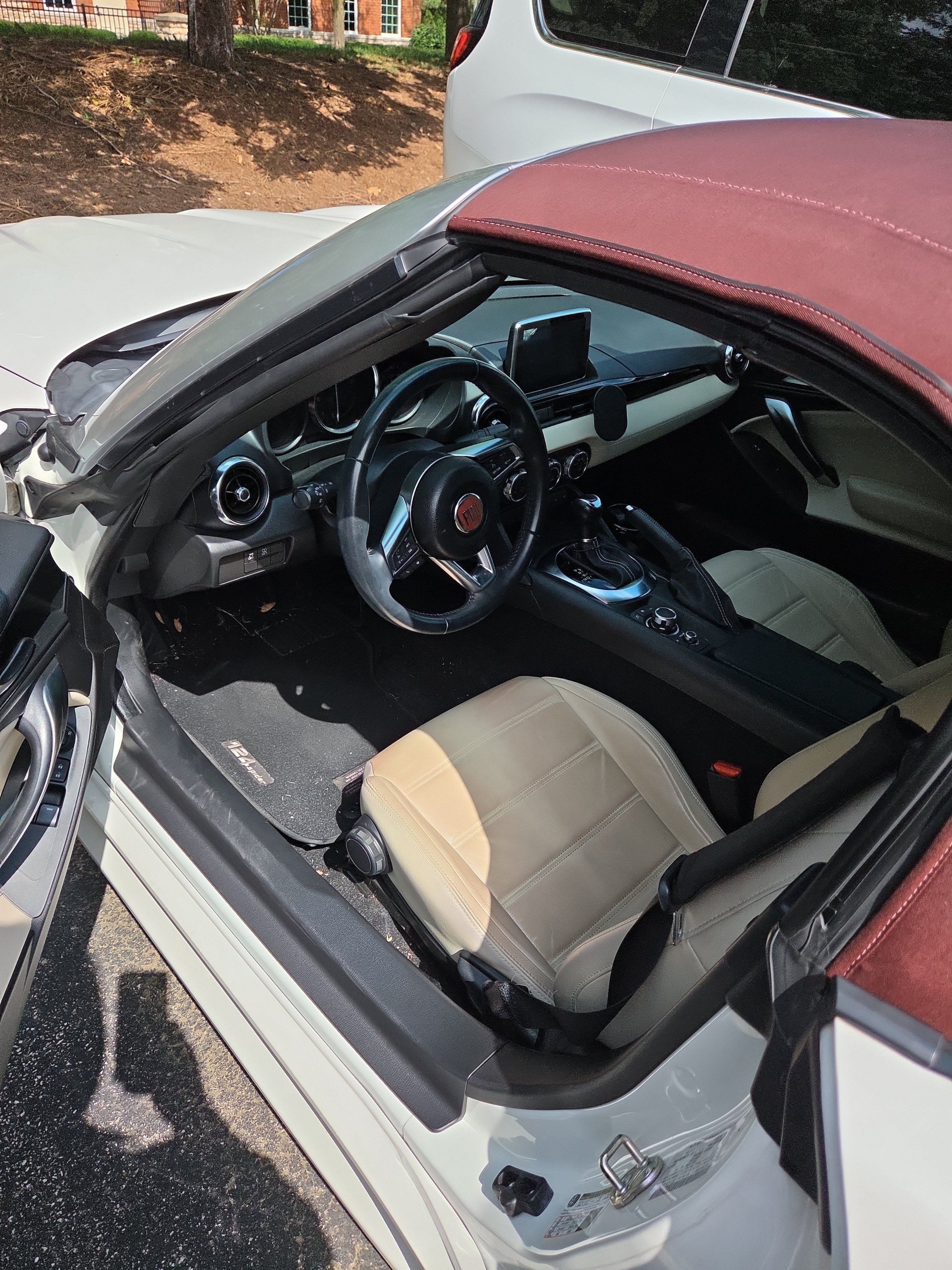 Used 2019 FIAT 124 Spider Lusso RWD image 2