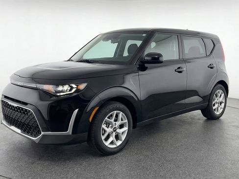 Used 2025 Kia Soul LX w/ LX Technology Package image 3