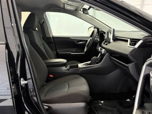 Used 2025 Toyota RAV4 XLE FWD image 20