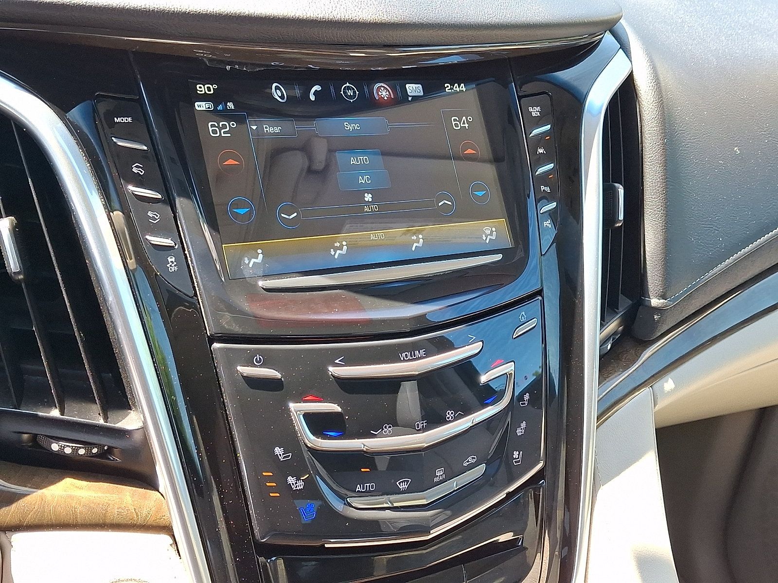 Used 2020 Cadillac Escalade Luxury w/ LPO, Radiant Package AWD/4WD image 19