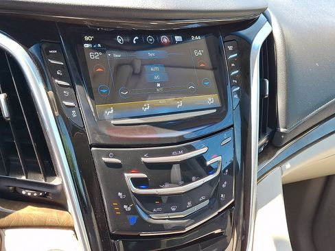 Used 2020 Cadillac Escalade Luxury w/ LPO, Radiant Package AWD/4WD image 19