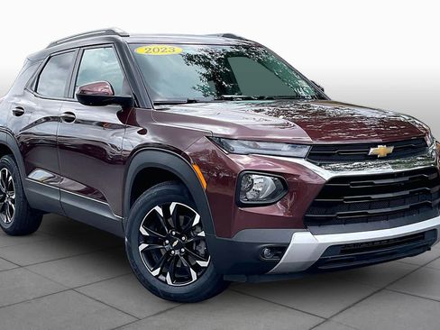 Used 2023 Chevrolet TrailBlazer LT w/ Convenience Package FWD image 3