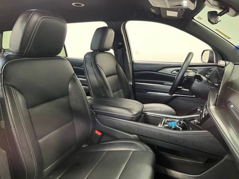Used 2026 Chevrolet Traverse LT FWD image 10