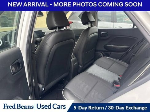 Used 2023 Hyundai Venue Limited FWD image 8