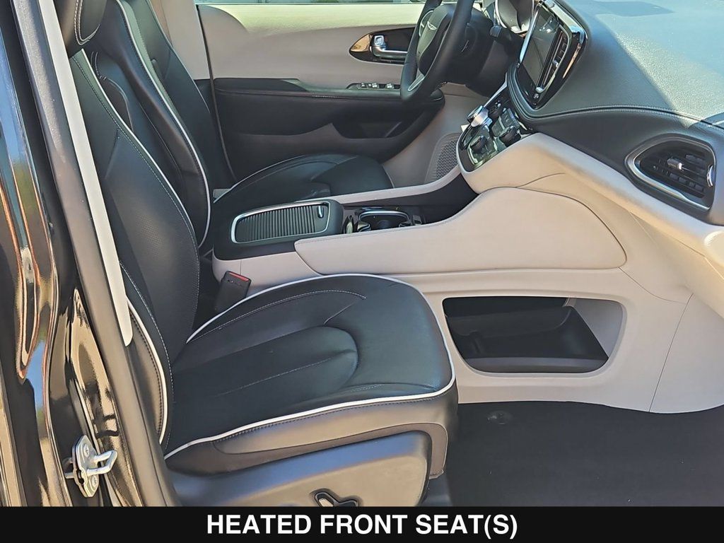 Used 2023 Chrysler Pacifica Limited w/ Uconnect Theater Family Group FWD image 26