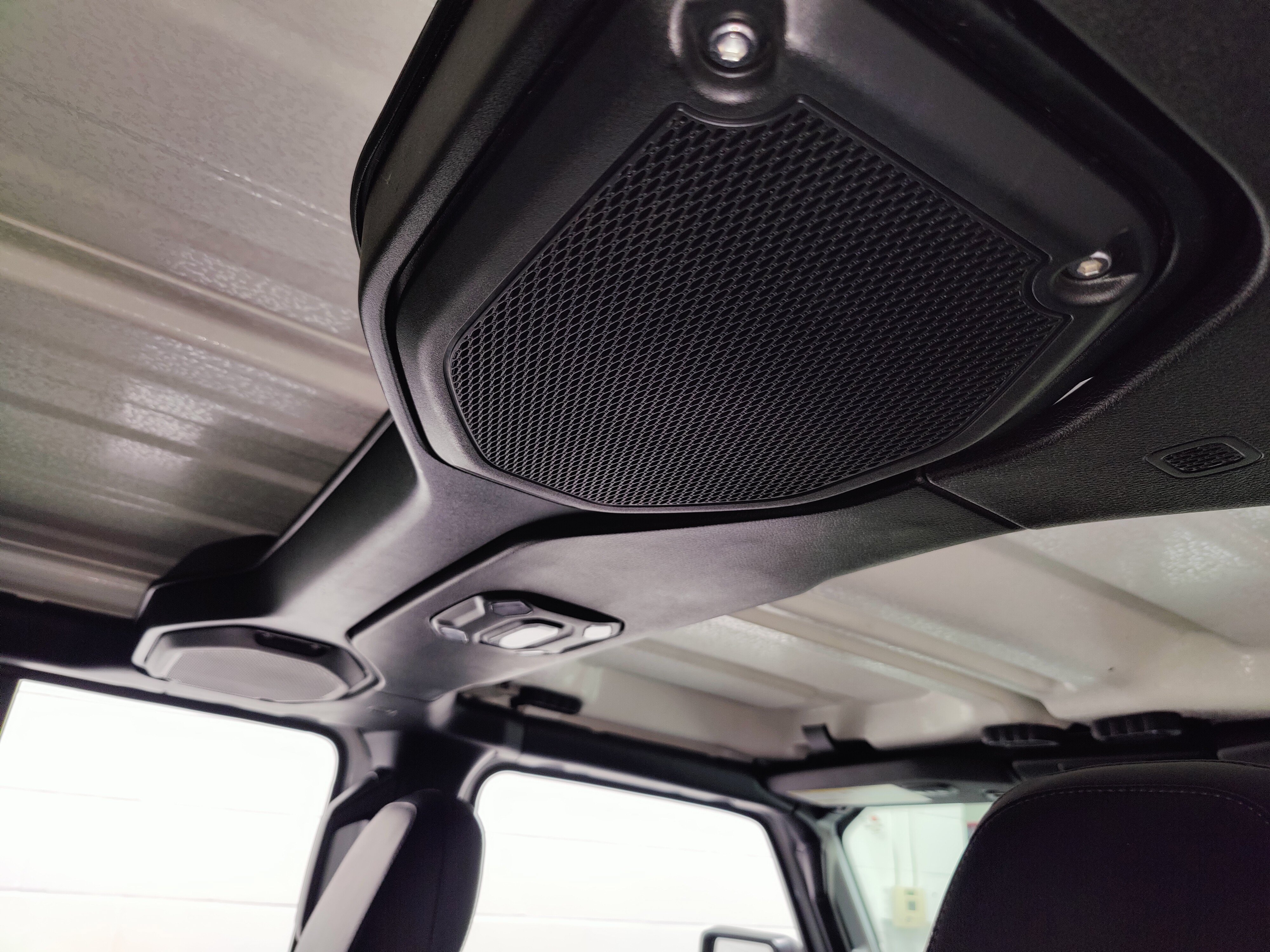 Used 2020 Jeep Wrangler Unlimited Sahara AWD/4WD image 16