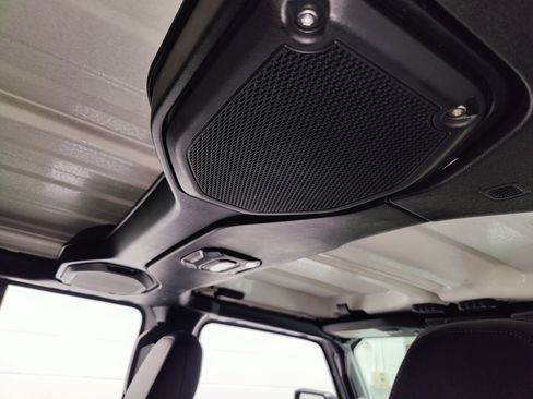 Used 2020 Jeep Wrangler Unlimited Sahara AWD/4WD image 16