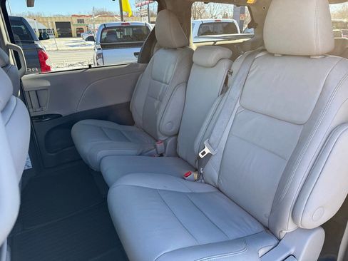 Used 2015 Toyota Sienna XLE Premium image 30