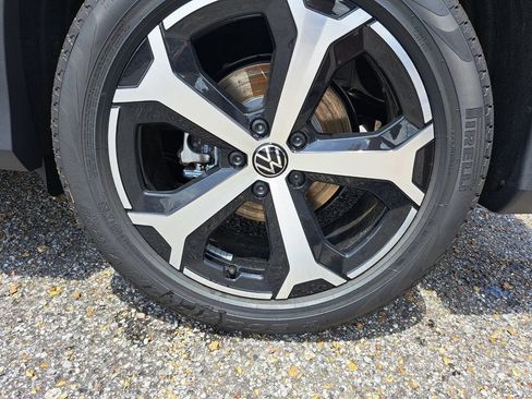New 2026 Volkswagen Tiguan SE FWD image 26