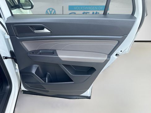 Used 2022 Volkswagen Atlas Cross Sport SE w/ Panoramic Sunroof Package image 30