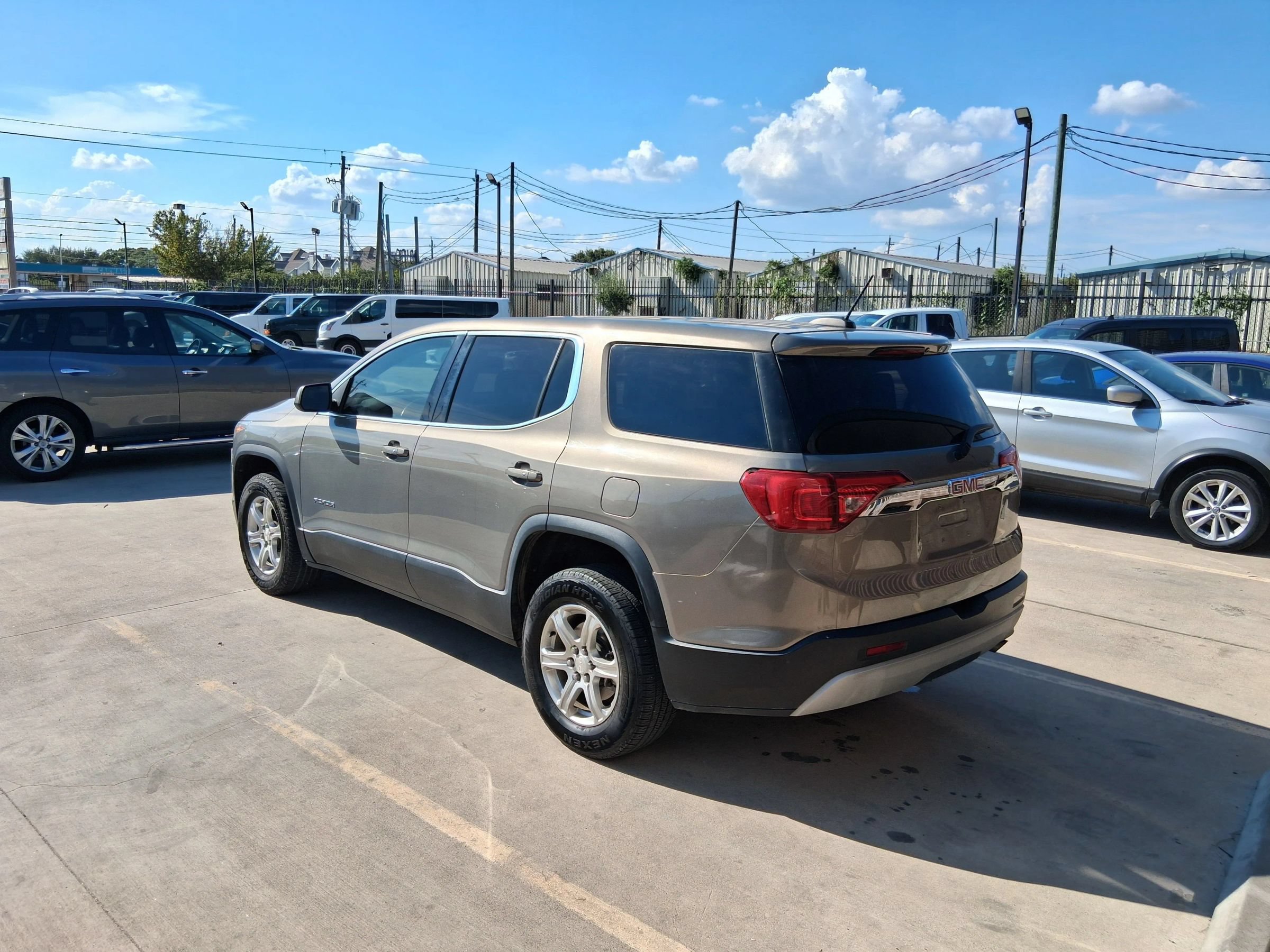 Used 2019 GMC Acadia SLE AWD/4WD image 4