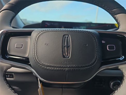 New 2026 Lincoln Navigator L Black Label AWD/4WD image 28