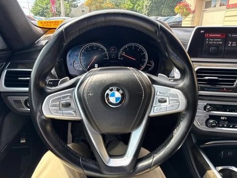 Used 2019 BMW 750i xDrive w/ Executive Package AWD/4WD image 28