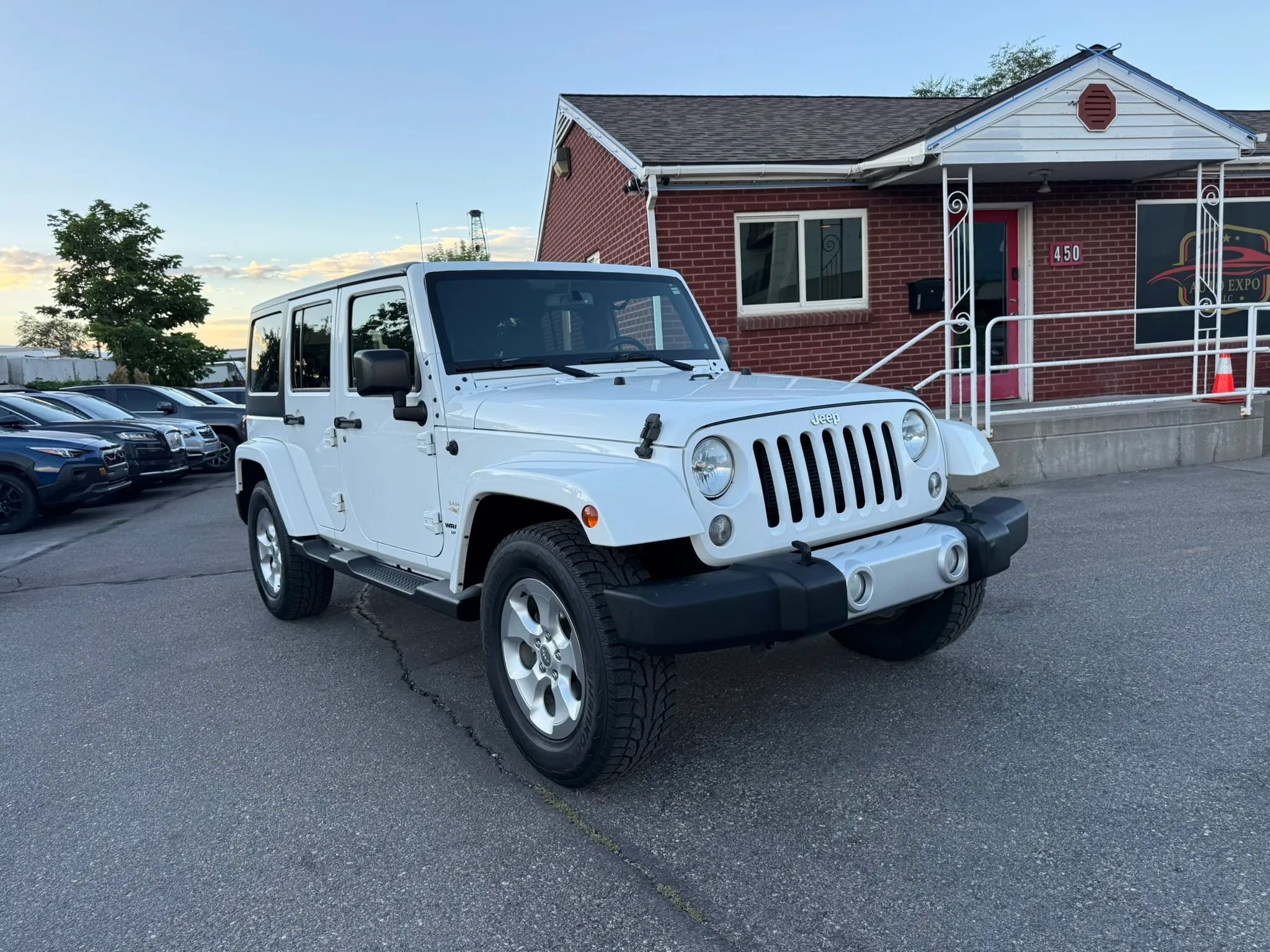 Used 2015 Jeep Wrangler Unlimited Sahara w/ Connectivity Group AWD/4WD image 3