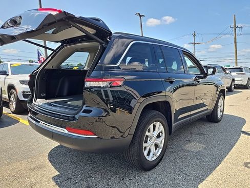 Certified 2023 Jeep Grand Cherokee Limited w/ Luxury Tech Group II AWD/4WD image 14