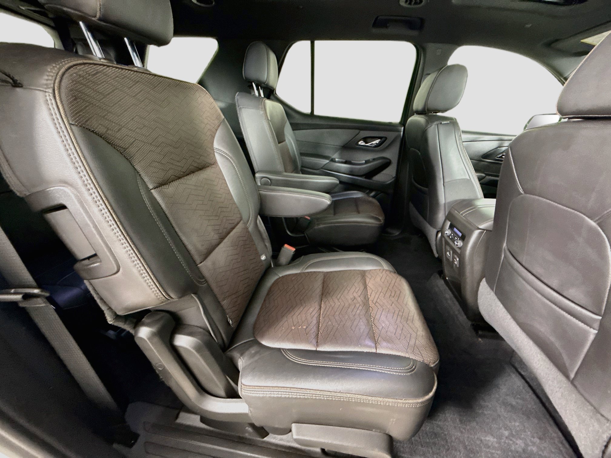 Used 2023 Chevrolet Traverse High Country FWD image 31