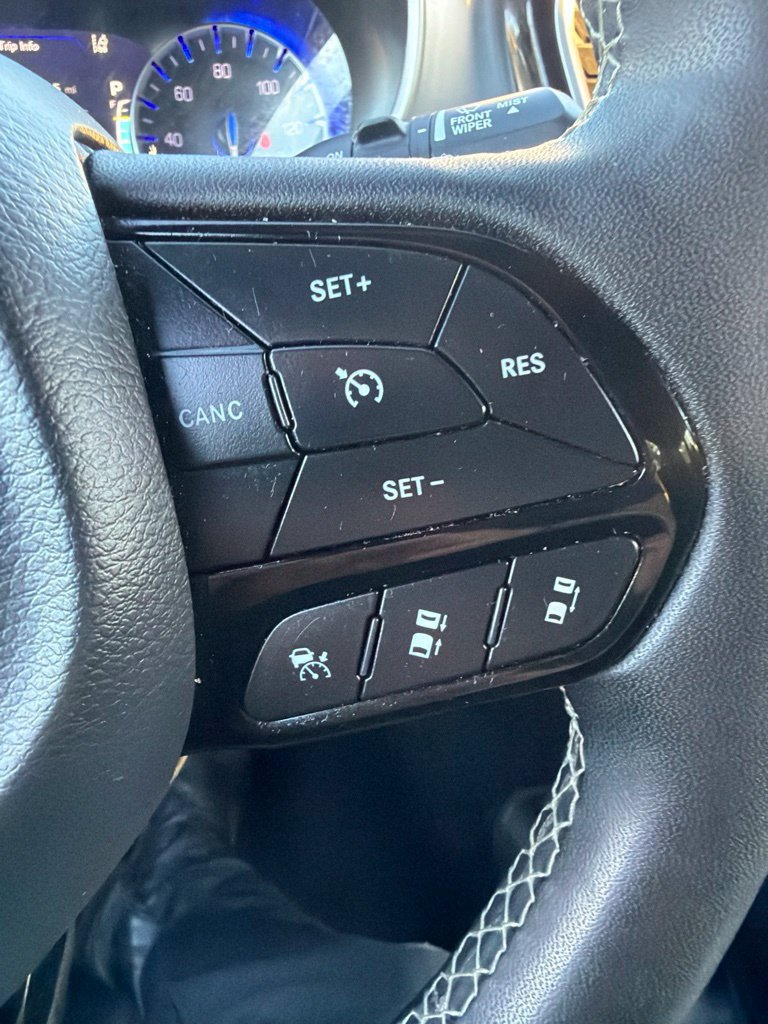 Used 2024 Chrysler Pacifica Touring FWD image 16