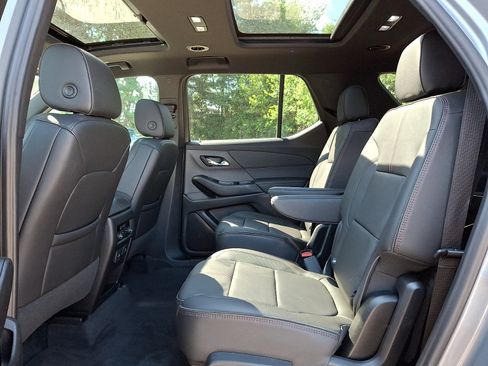Used 2023 Chevrolet Traverse RS w/ LPO, Floor Liner Package AWD/4WD image 10