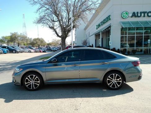 Used 2023 Volkswagen Jetta Sport image 10