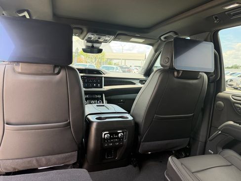 Used 2024 GMC Yukon XL Denali w/ Denali Reserve Package AWD/4WD image 21