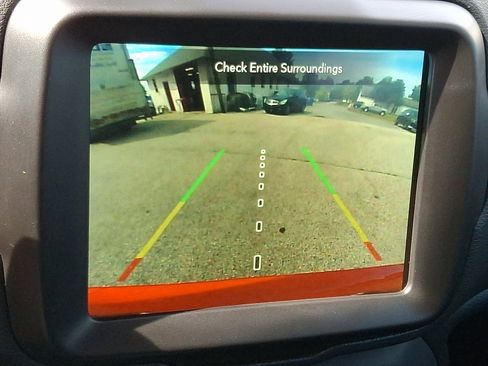 Used 2023 Jeep Renegade Latitude image 18