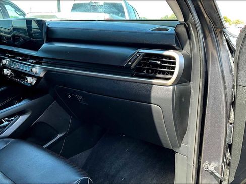 Used 2023 Kia Telluride LX image 33