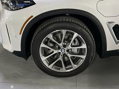 New 2026 BMW X5 xDrive50e w/ Premium Package image 10