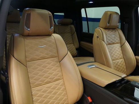 Used 2022 Cadillac Escalade ESV Premium Luxury image 18